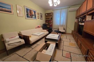 007 2036 132 Split center Four bedroom apartment for sale