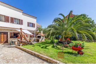 009 5377 30 Pula Three apartment units for sale