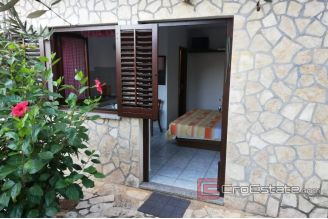 009 5377 30 Pula Three apartment units for sale