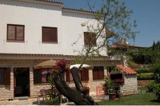 009 5377 30 Pula Three apartment units for sale