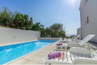 019 2052 55 Makarska Villa in a peaceful location with a sea view for sale