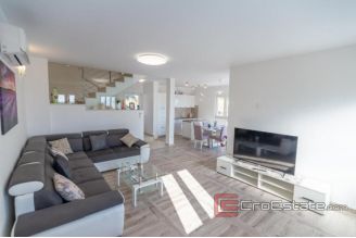 019 2052 55 Makarska Villa in a peaceful location with a sea view for sale