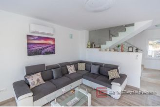 019 2052 55 Makarska Villa in a peaceful location with a sea view for sale