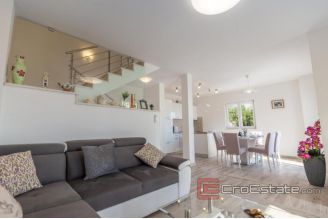 019 2052 55 Makarska Villa in a peaceful location with a sea view for sale