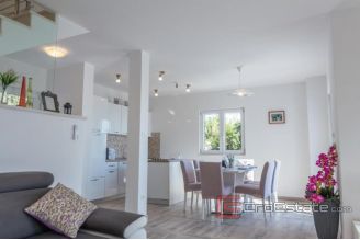 019 2052 55 Makarska Villa in a peaceful location with a sea view for sale