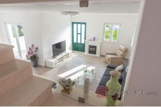 019 2052 55 Makarska Villa in a peaceful location with a sea view for sale