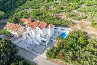 019 2052 55 Makarska Villa in a peaceful location with a sea view for sale