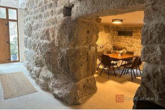 013 2049 44 Omis Stone house with pool for sale