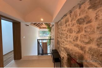 013 2049 44 Omis Stone house with pool for sale