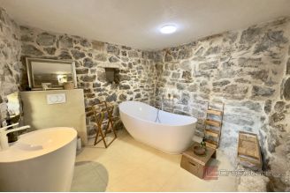 013 2049 44 Omis Stone house with pool for sale