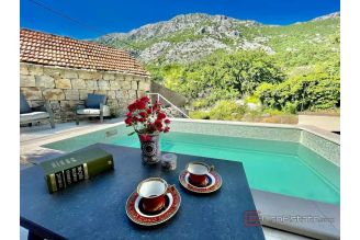 013 2049 44 Omis Stone house with pool for sale