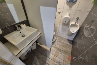 004 2016 656 Split Pujanke Spacious commercial space for rent