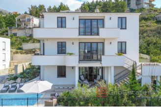 017 2048 44 Split area Modern apartment with pool and a sea view for sale
