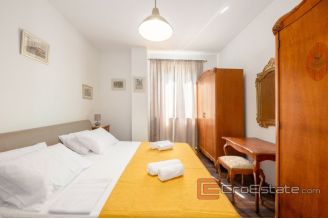 017 2048 44 Split area Modern apartment with pool and a sea view for sale