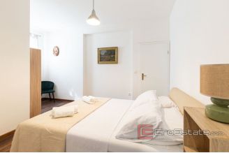 017 2048 44 Split area Modern apartment with pool and a sea view for sale