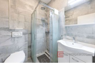 017 2048 44 Split area Modern apartment with pool and a sea view for sale