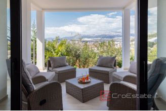 017 2048 44 Split area Modern apartment with pool and a sea view for sale