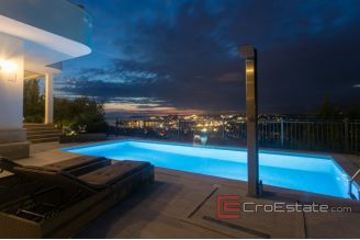 017 2048 44 Split area Modern apartment with pool and a sea view for sale