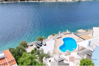 020 2044 56 Marina Seafront apartment villa for sale