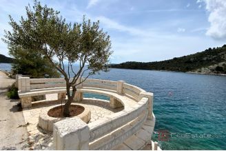 020 2044 56 Marina Seafront apartment villa for sale