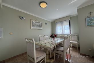 008 2041 104 Split Meje Spacious apartment with a sea view for sale