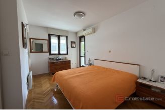 008 2041 104 Split Meje Spacious apartment with a sea view for sale