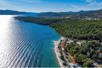 012 2016 657 trogir modern two bedroom apartment with sea view for sale