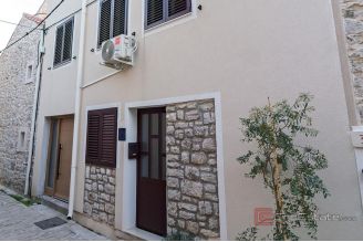 017 2029 104 biograd house in the center sale