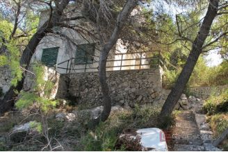 006 2031 194 Brac House with land in the first row to the sea for sale