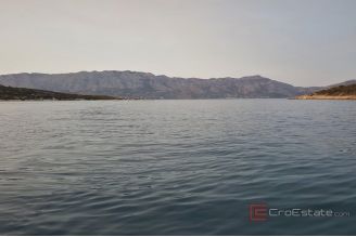 006 2031 194 Brac House with land in the first row to the sea for sale