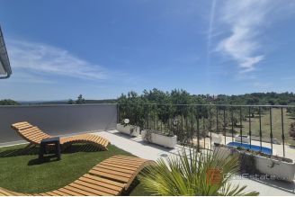 020 2047 74 Sibenik Four bedroom house with pool for sale