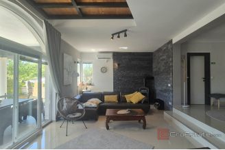 020 2047 74 Sibenik Four bedroom house with pool for sale