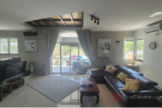 020 2047 74 Sibenik Four bedroom house with pool for sale