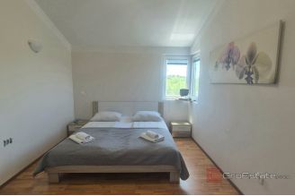 020 2047 74 Sibenik Four bedroom house with pool for sale