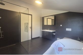 020 2047 74 Sibenik Four bedroom house with pool for sale