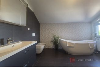 020 2047 74 Sibenik Four bedroom house with pool for sale