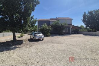 020 2047 74 Sibenik Four bedroom house with pool for sale