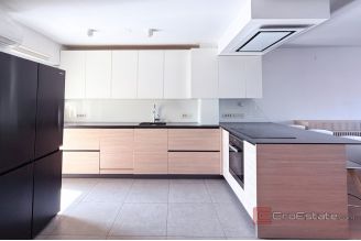 011 1020 09 Zagreb Two story apartment for sale