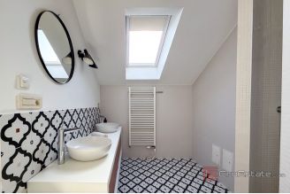 011 1020 09 Zagreb Two story apartment for sale