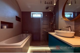 011 1020 09 Zagreb Two story apartment for sale