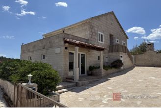 011 2041 105 Brac Mediterranean house with pool near the sea for sale