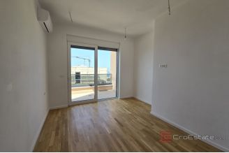 013 5381 30 Makarska Modern house with pool and a sea view for sale