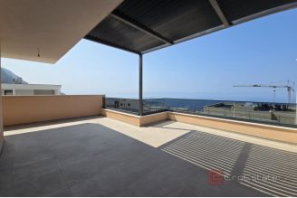 013 5381 30 Makarska Modern house with pool and a sea view for sale