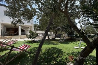 013 2052 60 Drvenik Authentic house in the heart of untouched nature for sale