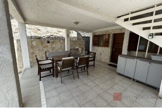 013 2052 60 Drvenik Authentic house in the heart of untouched nature for sale