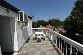 013 2052 60 Drvenik Authentic house in the heart of untouched nature for sale