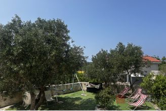 013 2052 60 Drvenik Authentic house in the heart of untouched nature for sale