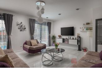 019 2048 45 Split area Villa with panoramic sea view for rent