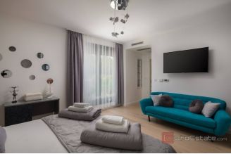 019 2048 45 Split area Villa with panoramic sea view for rent