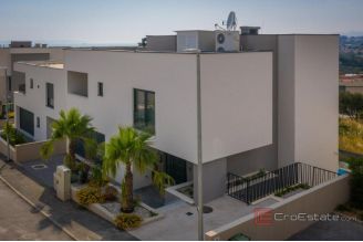 019 2048 45 Split area Villa with panoramic sea view for rent